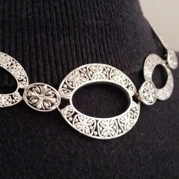 Filigree Design Oval Pendant Link Chain Lobster Clasp Silver Tone Necklace - Picture 2 of 10